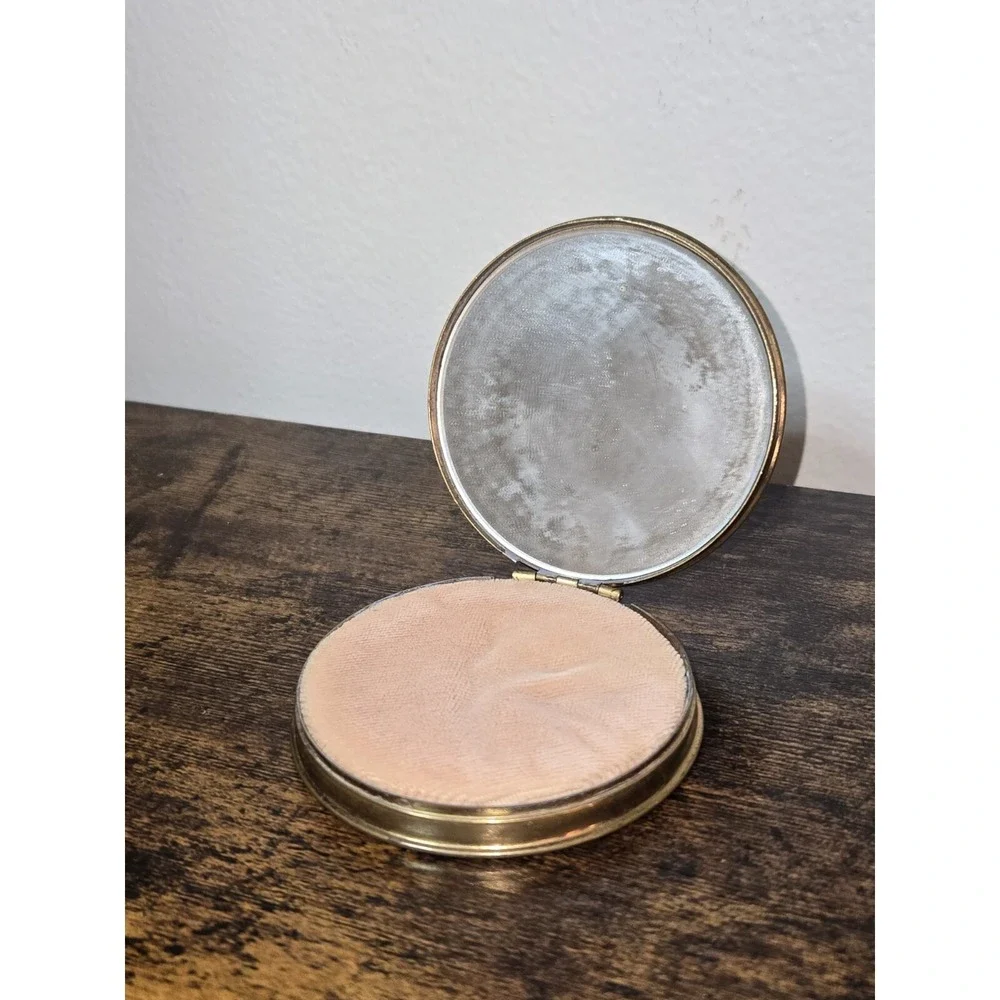 Revlon Vintage‎ R Crest Love-Pat Creamy Ivory Compact